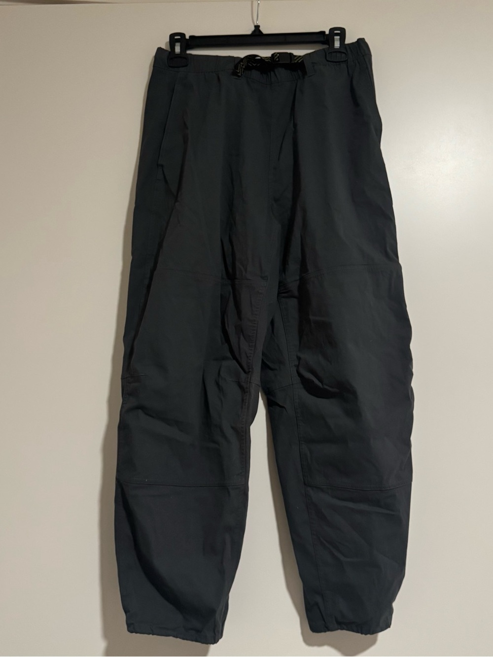 Mountain Hardwear Women’s Dark Gray Hiker Pants-S